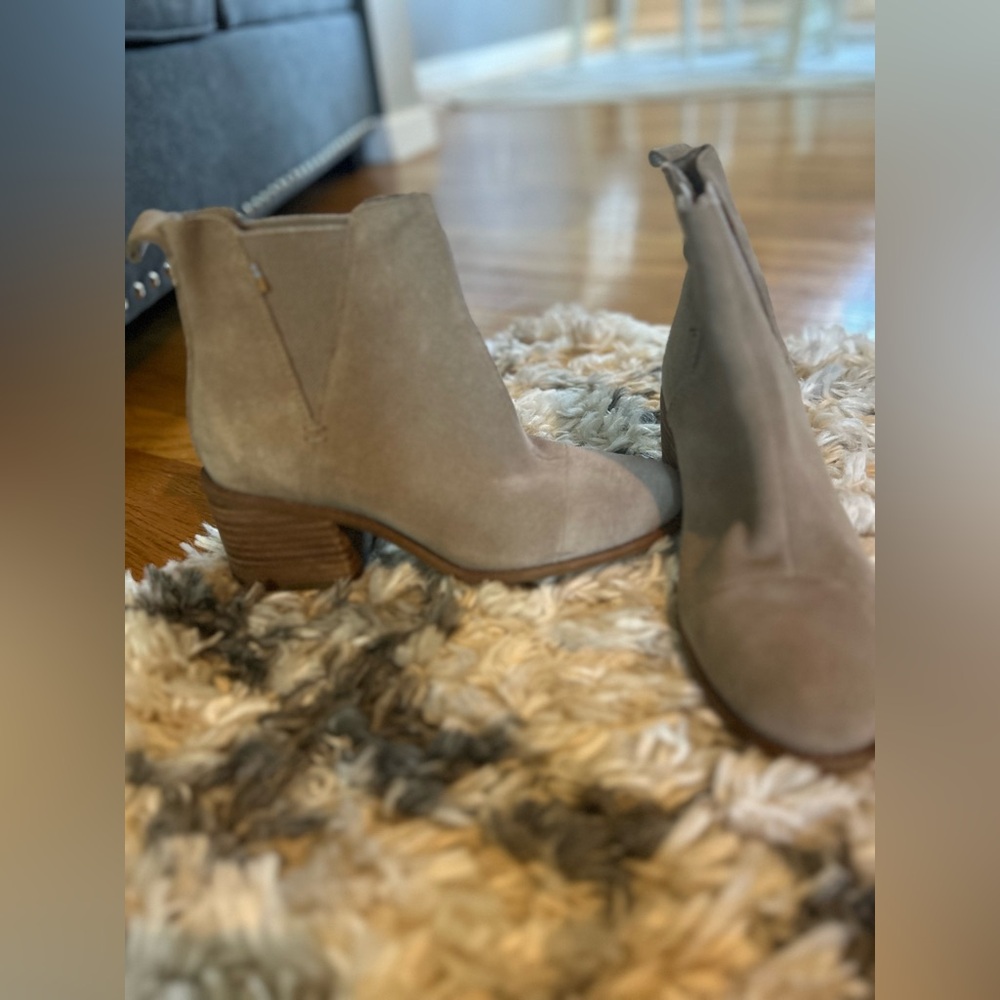 Toms Stylish Tan Suede Ankle Boots